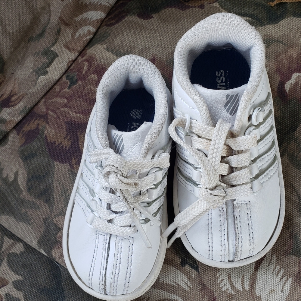 Infant K-Swiss shoes sz 4